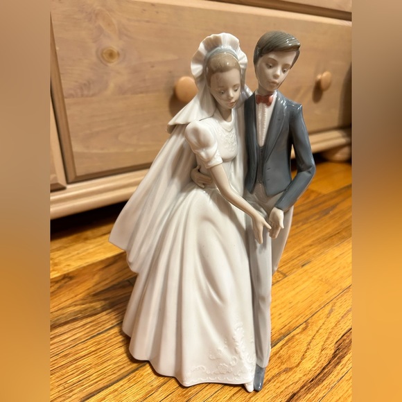 Noa by Lladro Wedding Day Bride and Groom - Picture 1 of 3